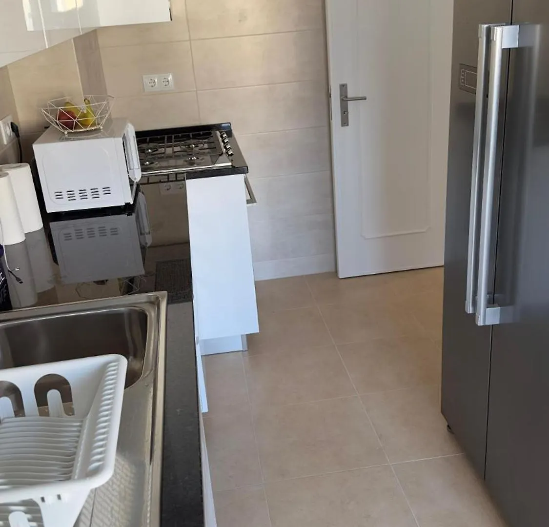 Room Alvalade Lisbon Apartment